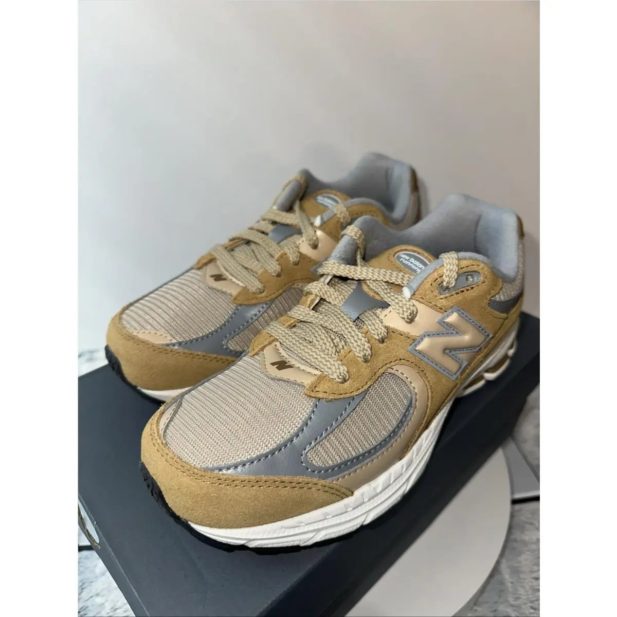 New Balance 2002 Daily Lifestyle Sneakers Kids Size 4 Beige/beige Walking Shoes