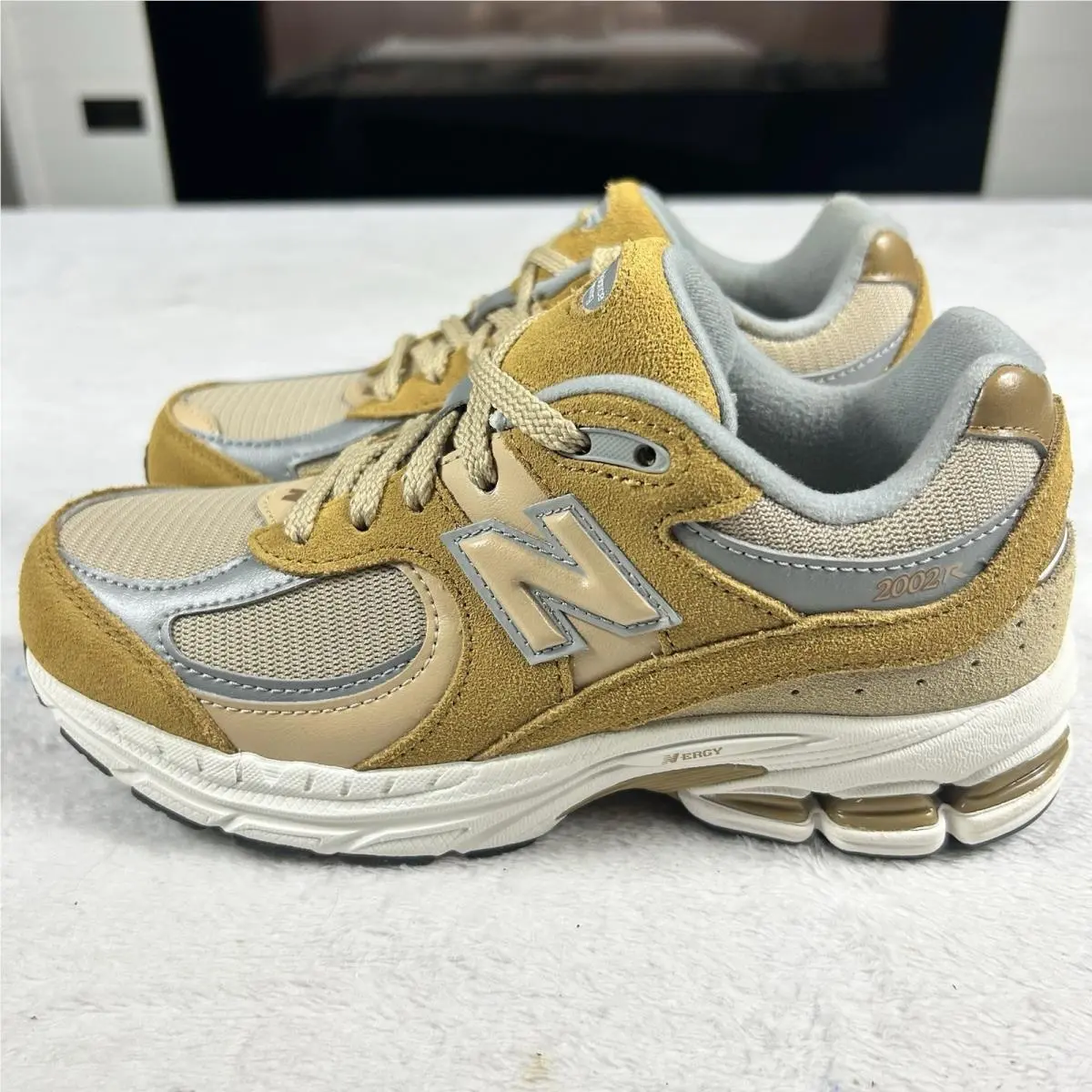 New Balance shoes - New Balance 2002 - Beige (UPC: 0197967815096) 1