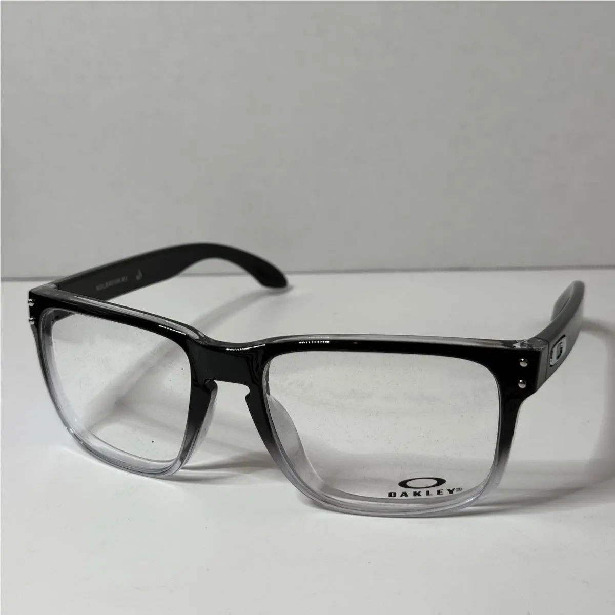 Holbrook OX8156-0656 56/18 137 Polished Black Clear Fade Demo by Oakley