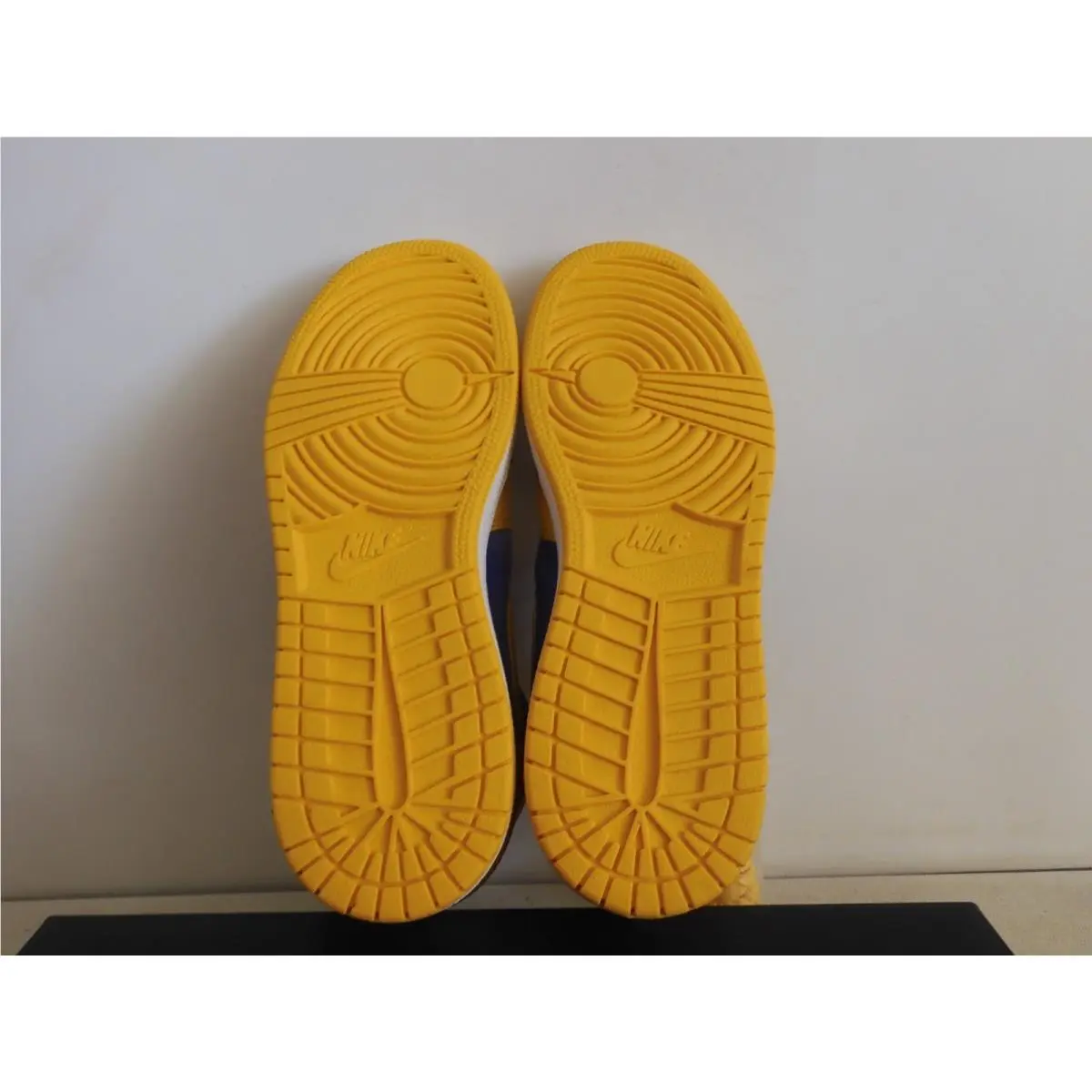 Nike shoes - Air Jordan 1 - Air - Yellow 5