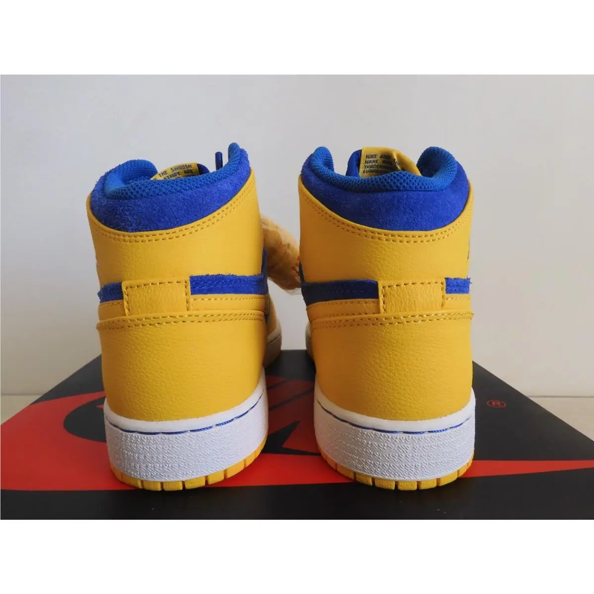 Nike shoes - Air Jordan 1 - Air - Yellow 11