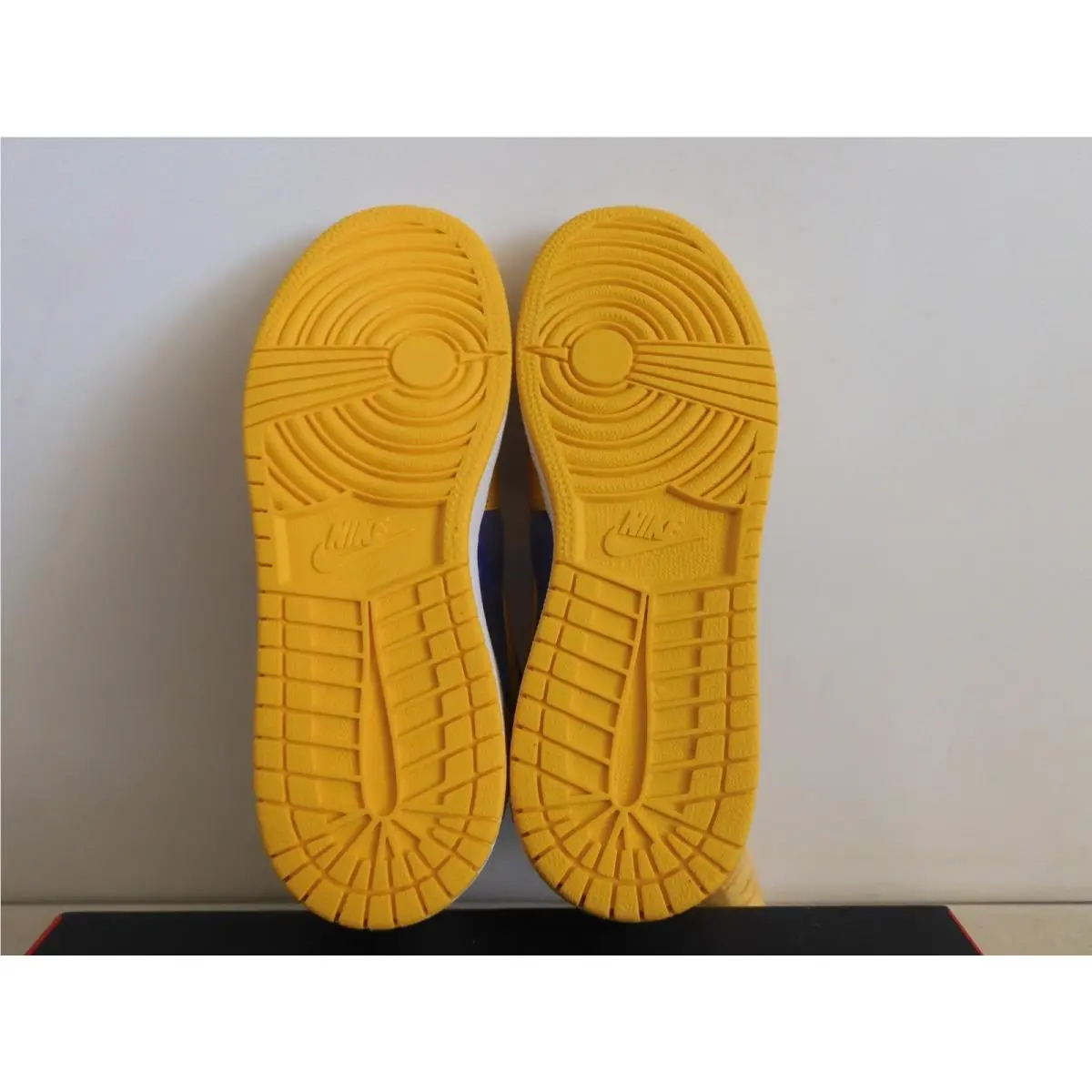 Nike shoes - Air Jordan 1 - Air - Yellow 21