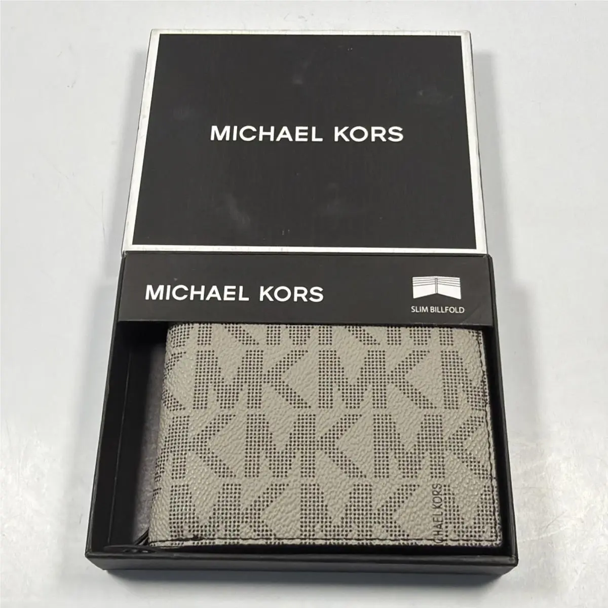 Michael Kors Jet Set Men’s Slim Billfold Wallet Pearl Grey MK Logo