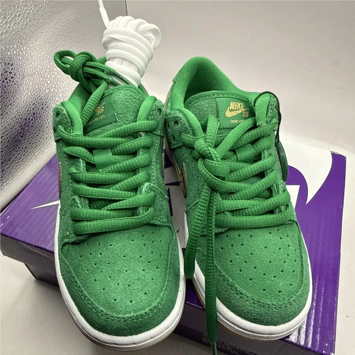 Nike shoes - Nike Sb Dunk Low Pro (PS) - BQ6817-303 - Green, Manufacturer: Green/Metallic Gold-White-Light Gum (UPC: 0195866638433) 2