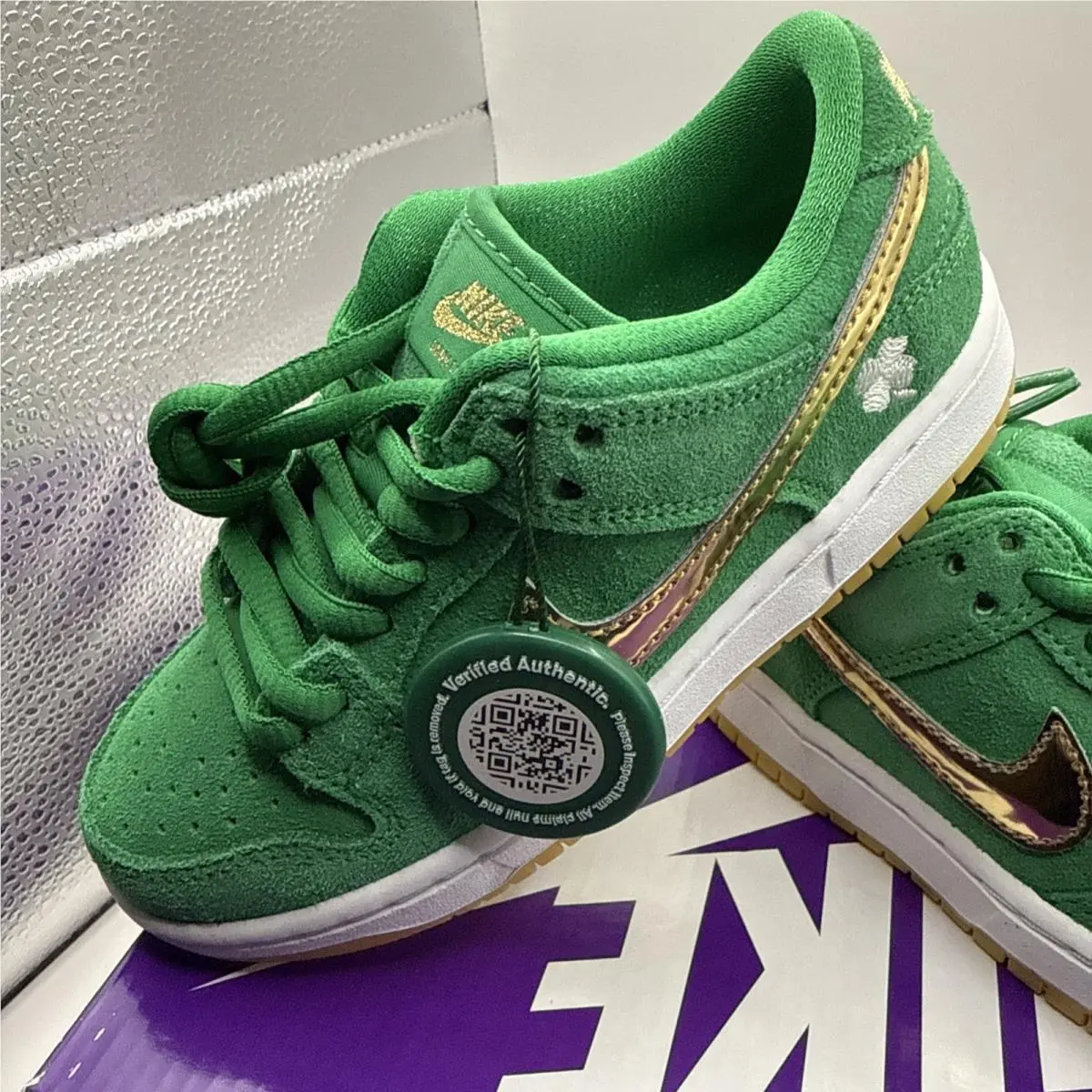 Nike shoes - Nike Sb Dunk Low Pro (PS) - BQ6817-303 - Green, Manufacturer: Green/Metallic Gold-White-Light Gum (UPC: 0195866638433) 0