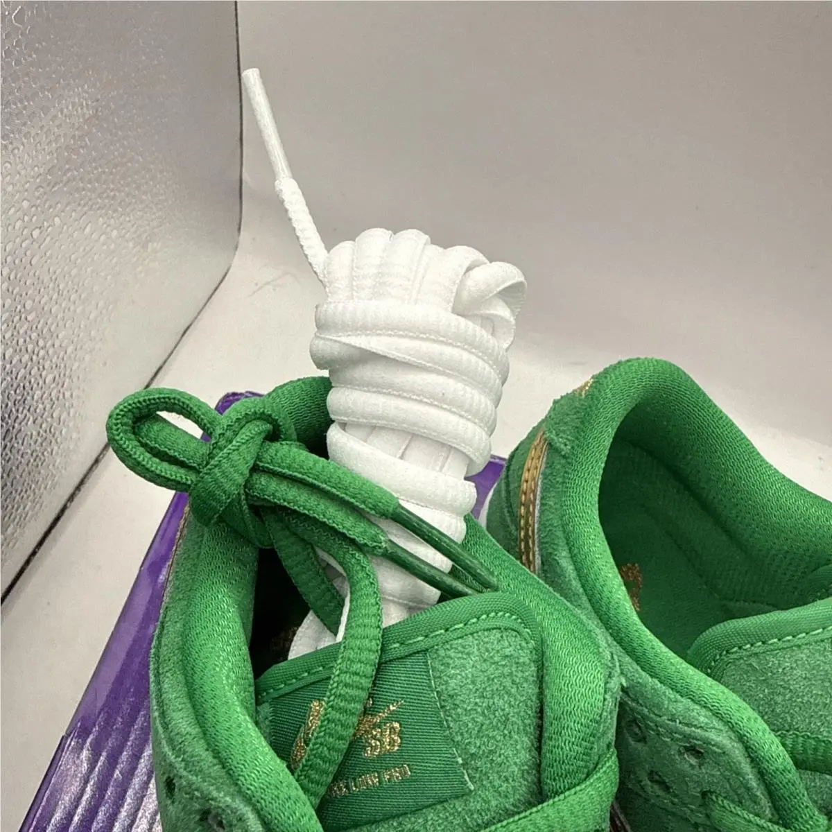 Nike shoes - Nike Sb Dunk Low Pro (PS) - BQ6817-303 - Green, Manufacturer: Green/Metallic Gold-White-Light Gum (UPC: 0195866638433) 3