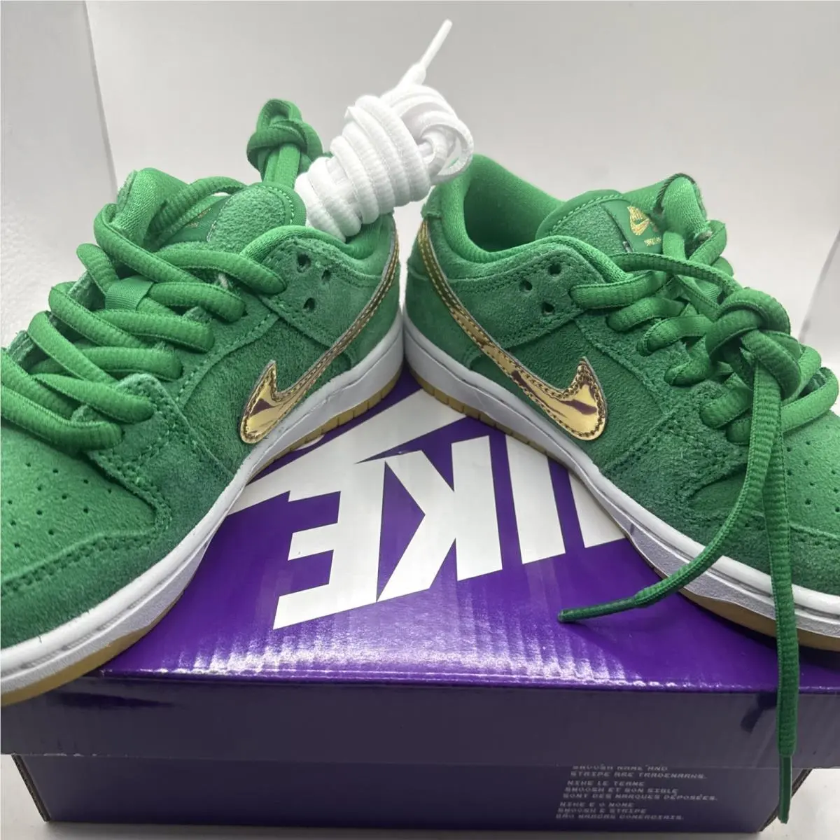 Nike shoes - Nike Sb Dunk Low Pro (PS) - BQ6817-303 - Green, Manufacturer: Green/Metallic Gold-White-Light Gum (UPC: 0195866638433) 4