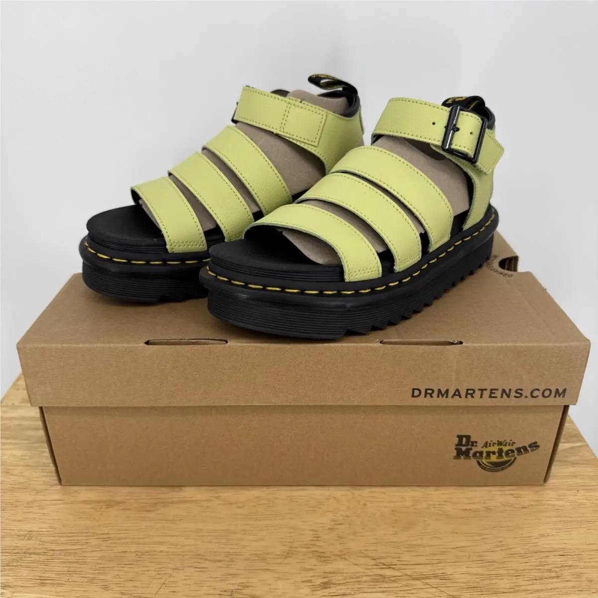 Dr. Martens Women’s Blaire Green Sandals Hydro Leather Air Wair Size 6 Boho