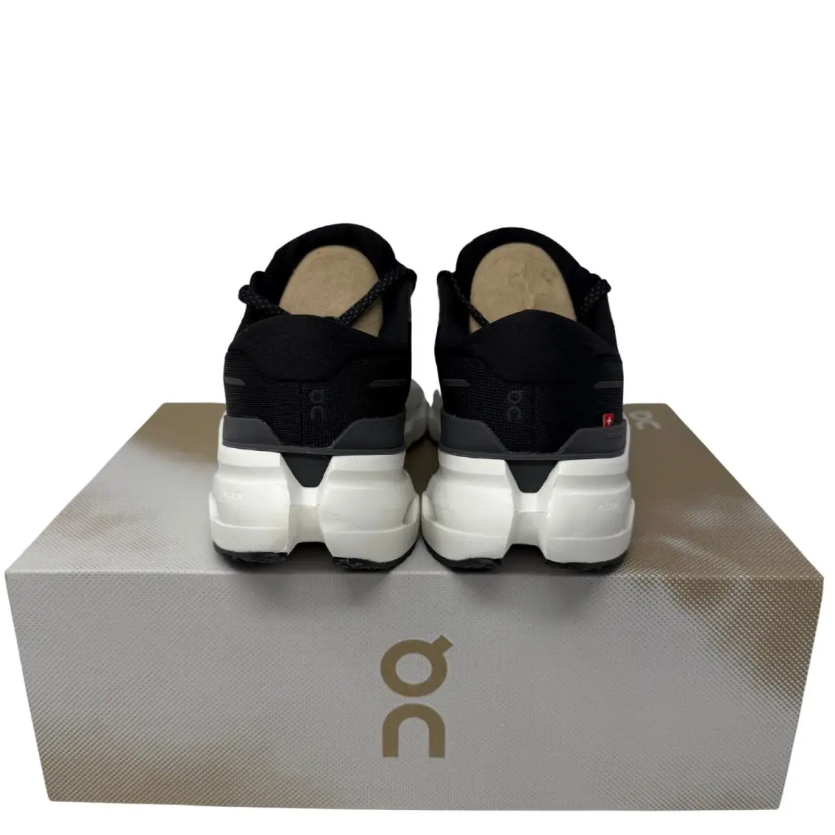 On-Running shoes - Cloudrunner 3 - Cloudrunner - White | Glacier 16