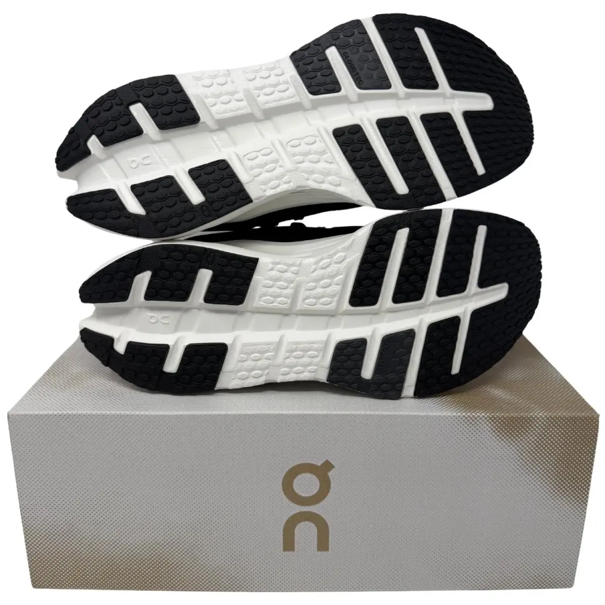 On-Running shoes - Cloudrunner 3 - Cloudrunner - White | Glacier 18
