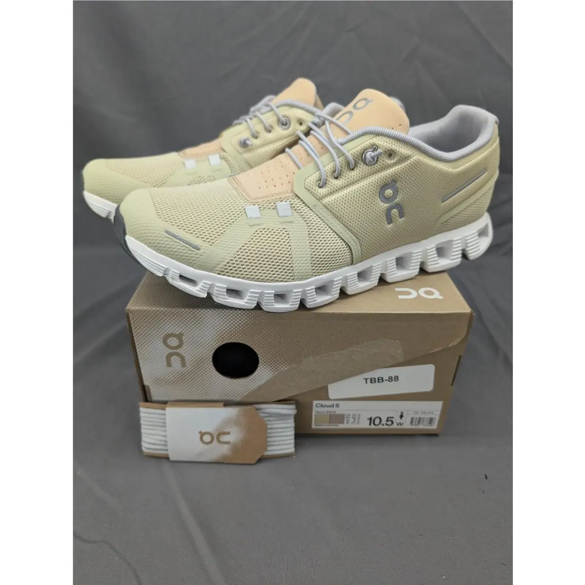 On Running Women’s Cloud 5 Sneakers - Haze/sand - US 10.5 B Medium