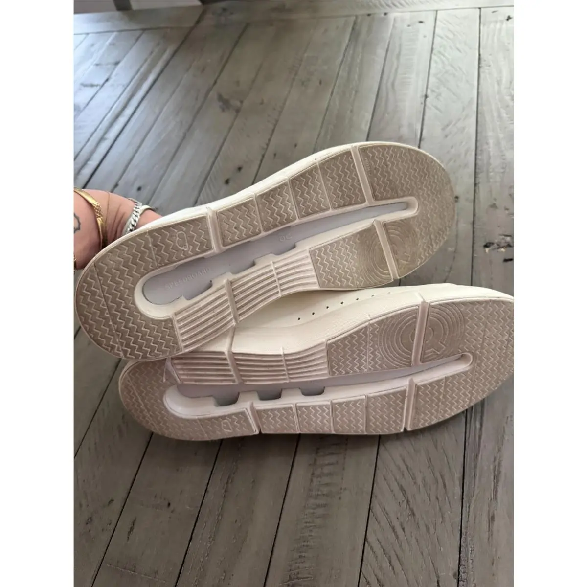 On-Running shoes - On The Roger Advantage - The Roger Advantage - White 3