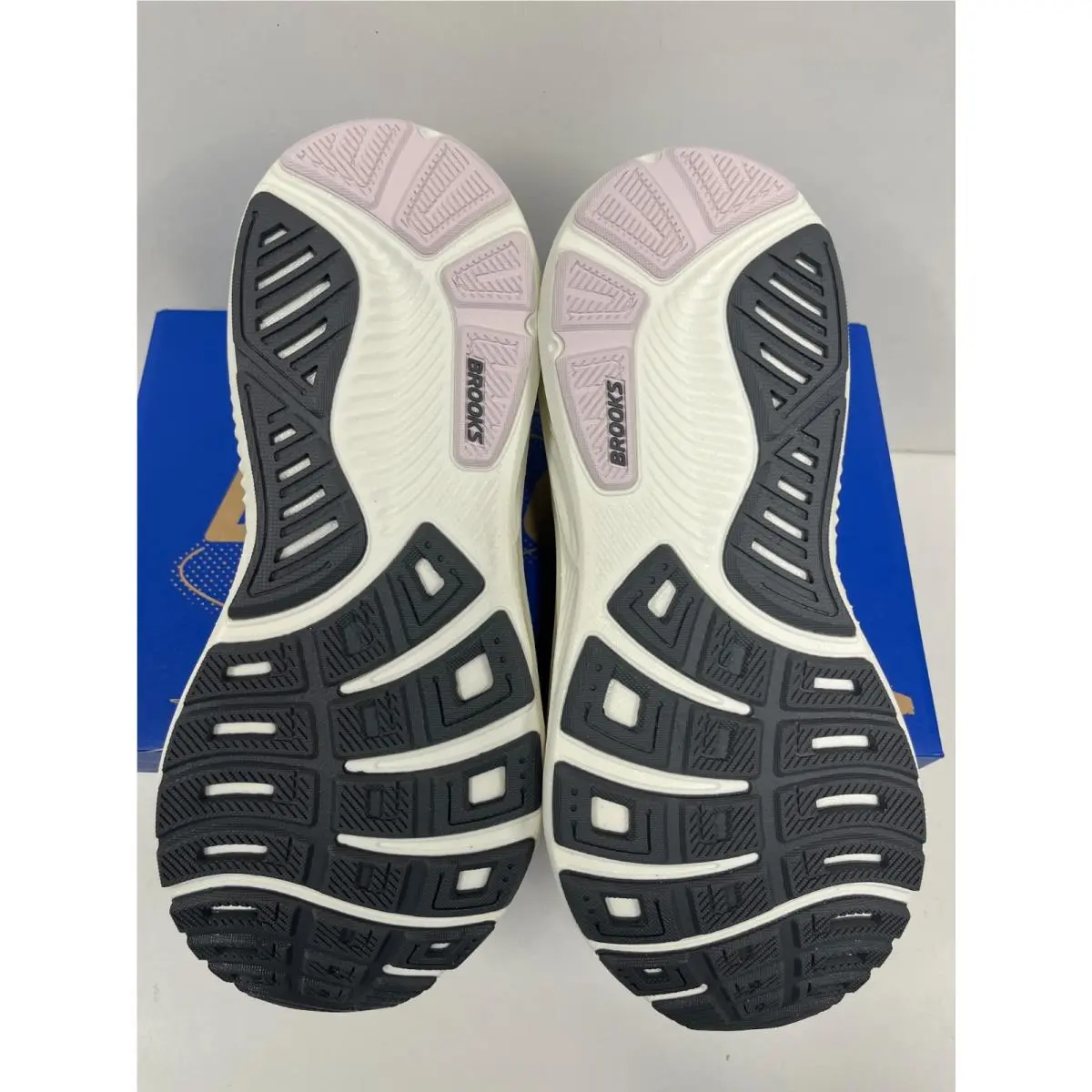 Brooks shoes - Brooks Ghost 17 - Ghost - Oyster/Apricot/Pink (070) 30