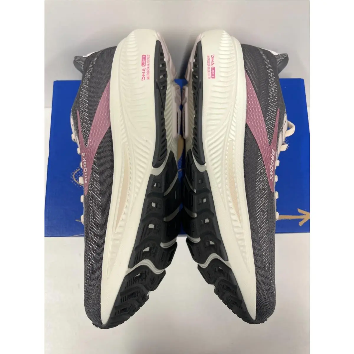 Brooks shoes - Brooks Ghost 17 - Ghost - Oyster/Apricot/Pink (070) 31