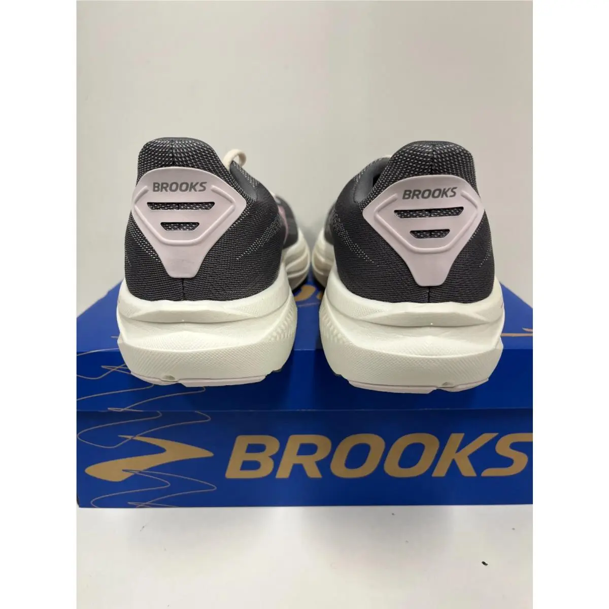 Brooks shoes - Brooks Ghost 17 - Ghost - Oyster/Apricot/Pink (070) 33
