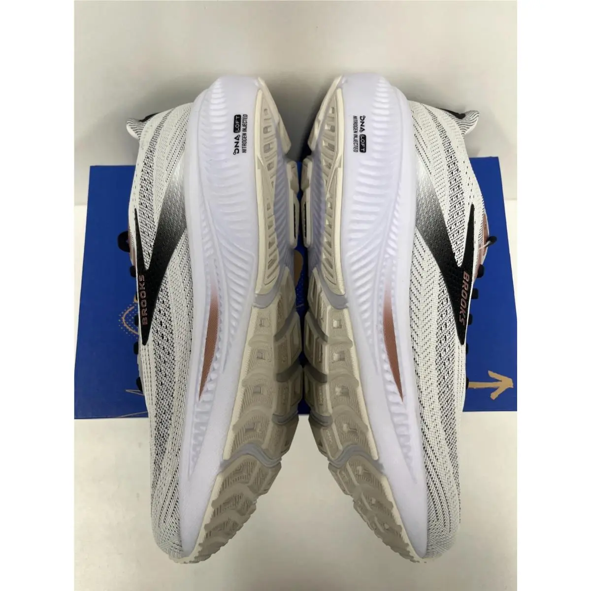 Brooks shoes - Brooks Ghost 17 - Ghost - Oyster/Apricot/Pink (070) 51