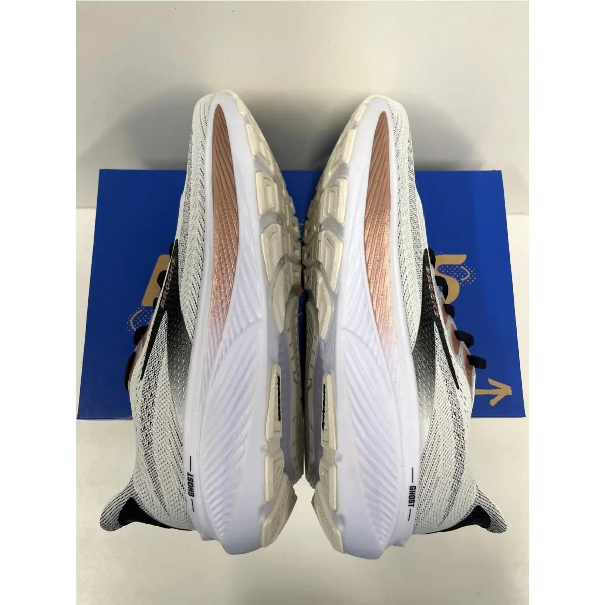 Brooks shoes - Brooks Ghost 17 - Ghost - Oyster/Apricot/Pink (070) 52