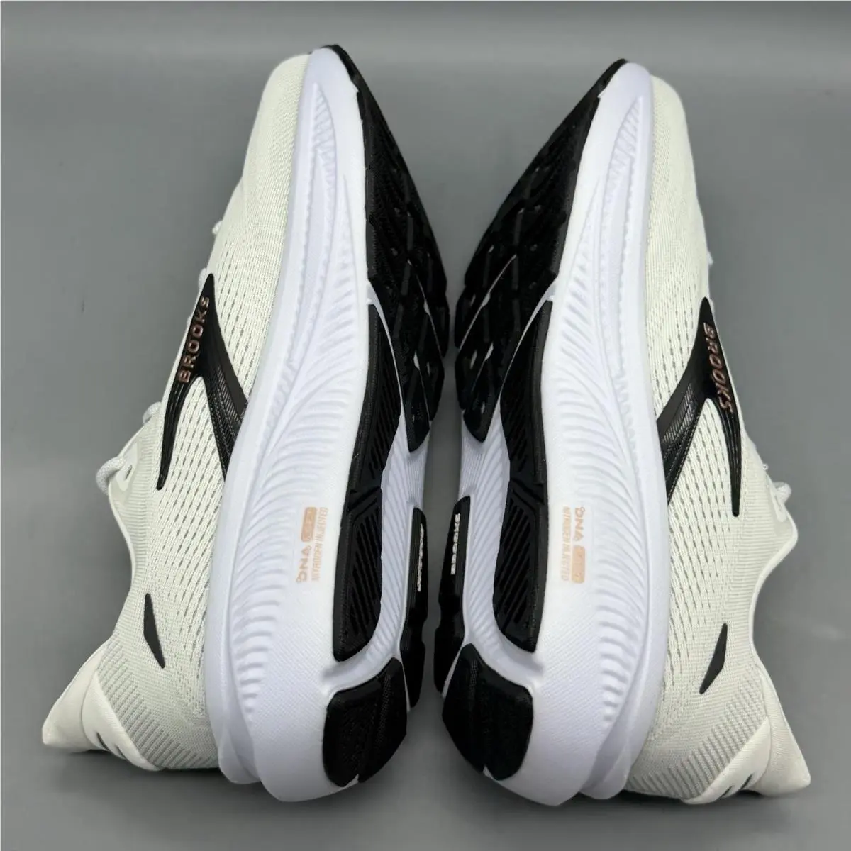 Brooks shoes - Brooks Ghost 18 - Ghost - 1204821B105 - White (UPC: 0195394872705) 3