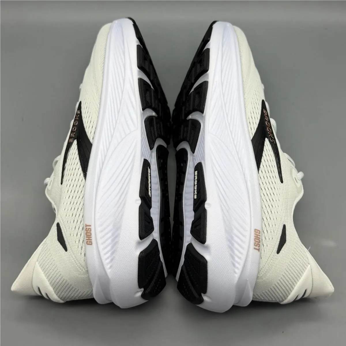 Brooks shoes - Brooks Ghost 18 - Ghost - 1204821B105 - White (UPC: 0195394872705) 4
