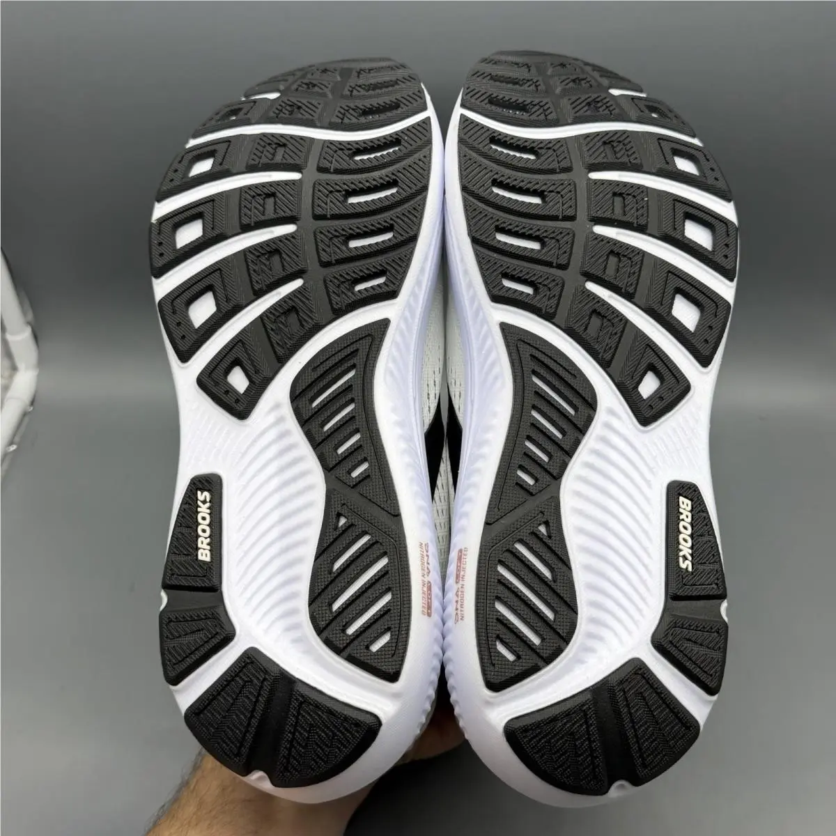 Brooks shoes - Brooks Ghost 18 - Ghost - 1204821B105 - White (UPC: 0195394872705) 6