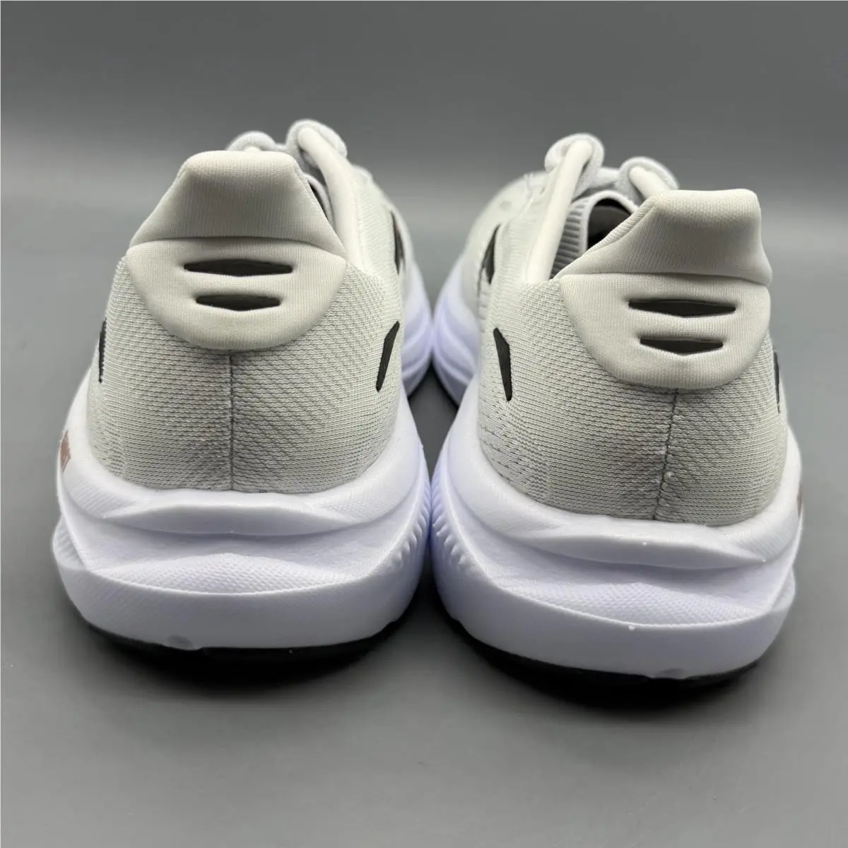 Brooks shoes - Brooks Ghost 18 - Ghost - 1204821B105 - White (UPC: 0195394872583) 2