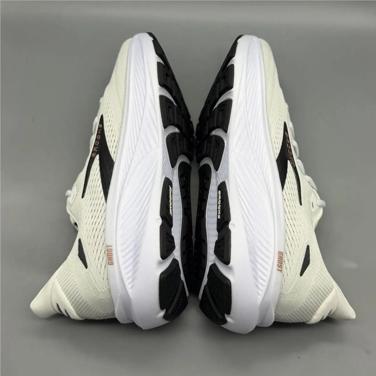 Brooks shoes - Brooks Ghost 18 - Ghost - 1204821B105 - White (UPC: 0195394872583) 4