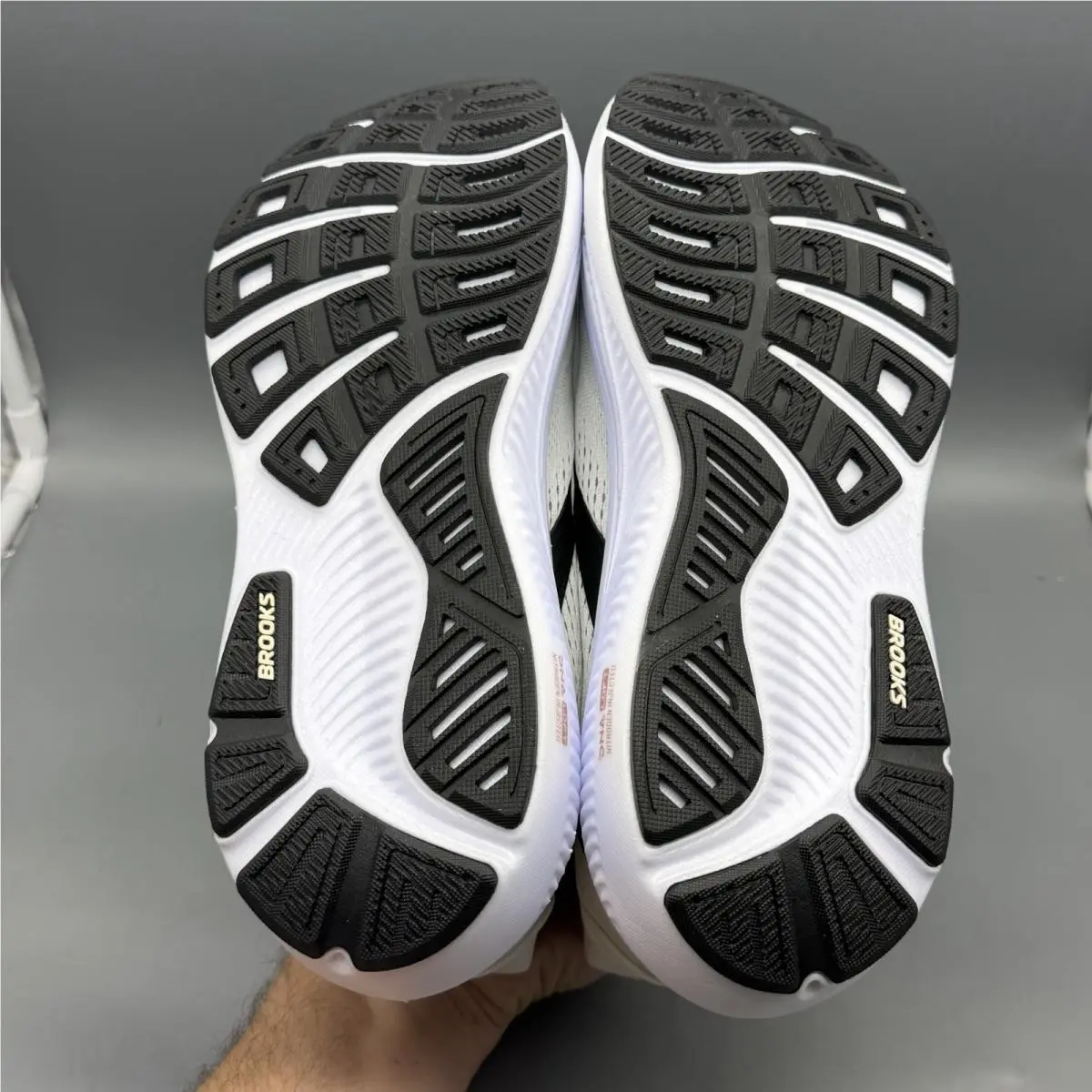 Brooks shoes - Brooks Ghost 18 - Ghost - 1204821B105 - White (UPC: 0195394872583) 6