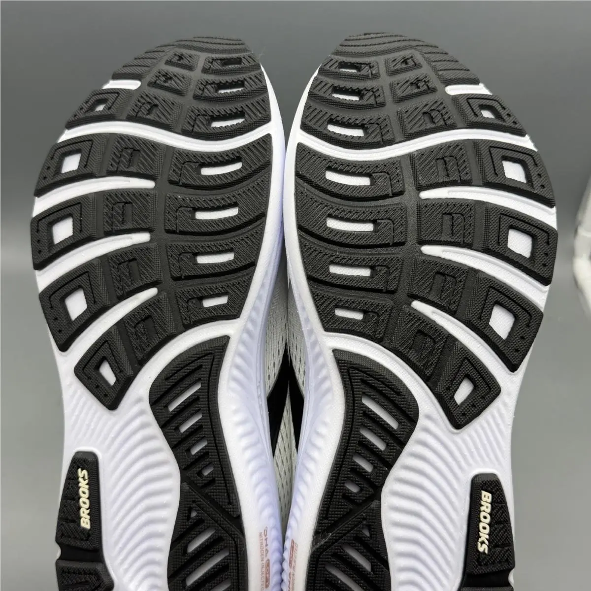Brooks shoes - Brooks Ghost 18 - Ghost - 1204821B105 - White (UPC: 0195394872583) 7