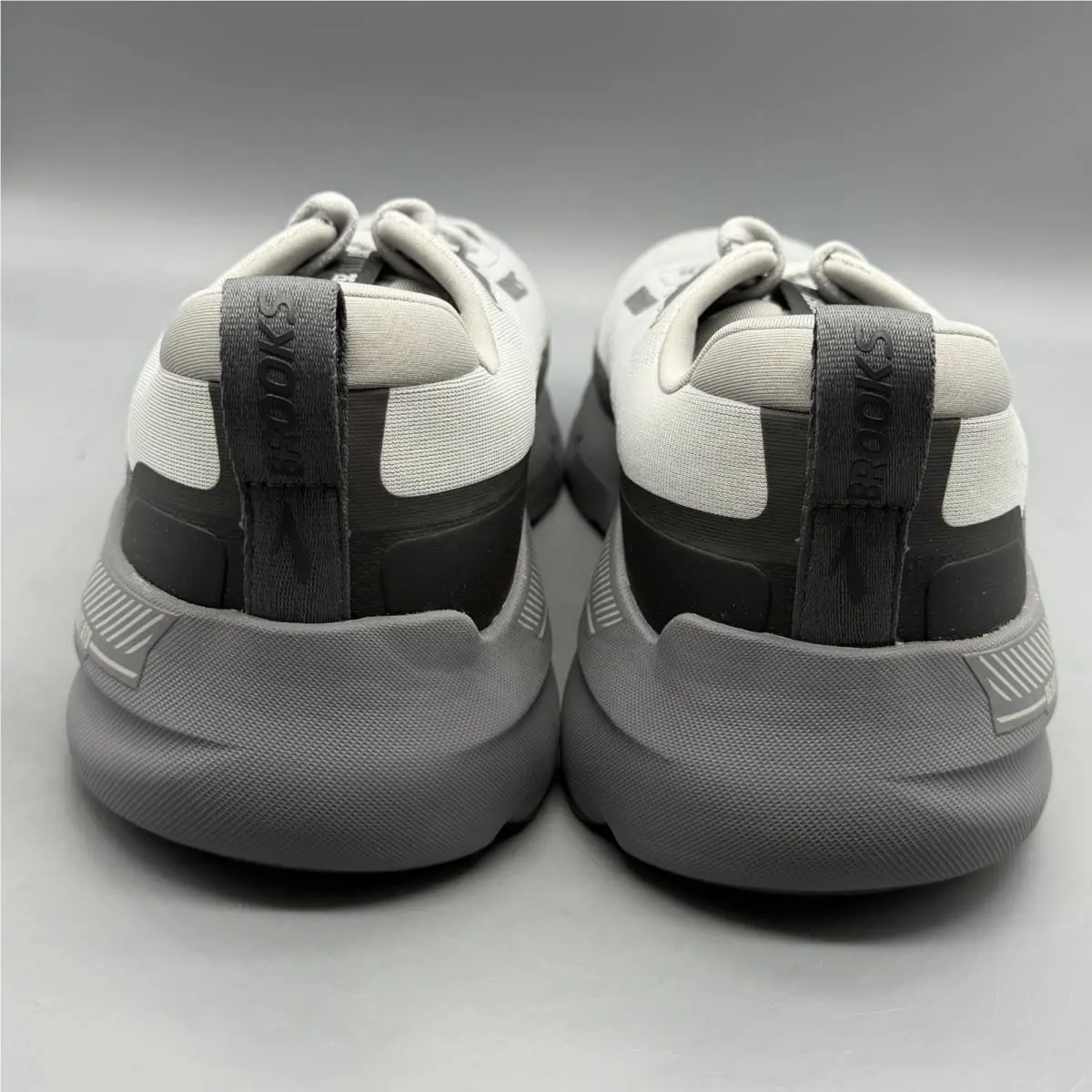 Brooks shoes - Brooks Beast GTS 26 - Beast GTS - 1104554E004 - Gray (UPC: 0195394755343) 2