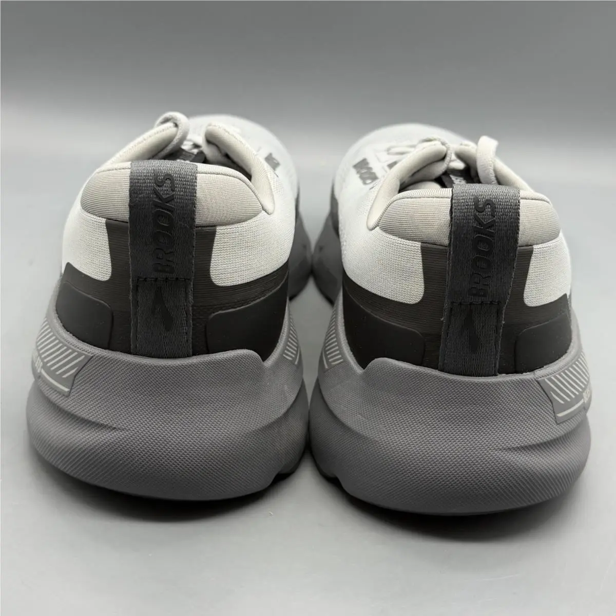 Brooks shoes - Brooks Beast GTS 26 - Beast GTS - 1104554E004 - Gray (UPC: 0195394755343) 2