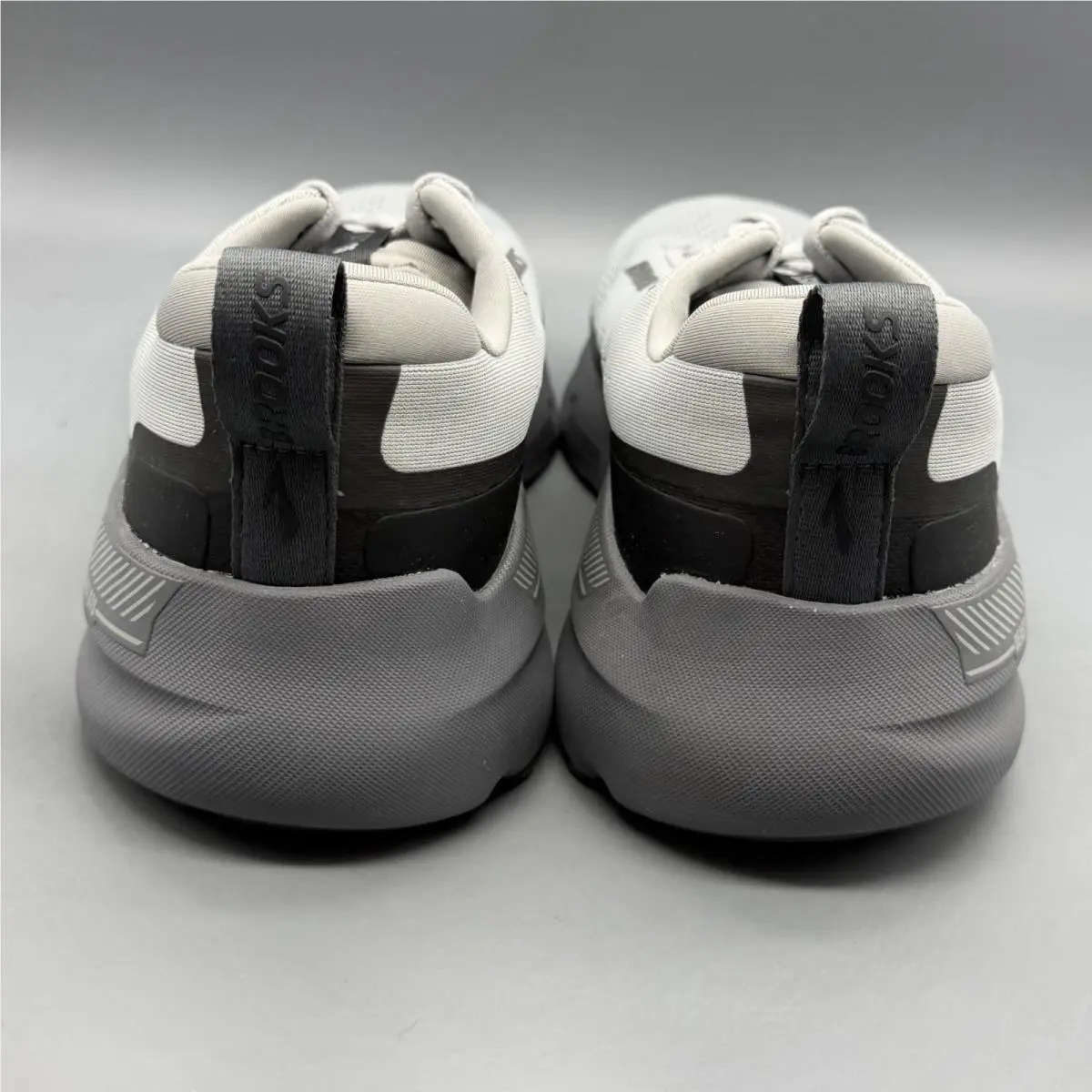 Brooks shoes - Brooks Beast GTS 26 - Beast GTS - 1104554E004 - Gray (UPC: 0195394755343) 2