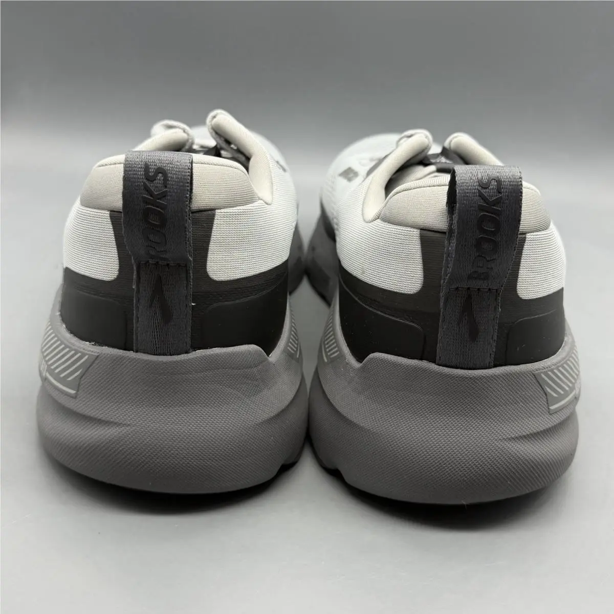 Brooks shoes - Brooks Beast GTS 26 - Beast GTS - 1104551D004 - Gray (UPC: 0195394755503) 2