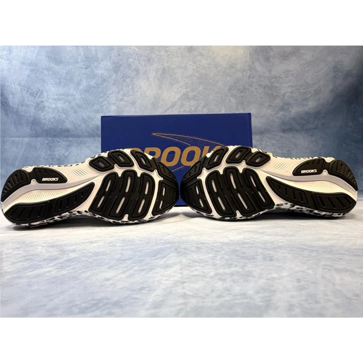 Brooks shoes - Brooks Revel 7 - Revel - 120489 1B 132 - White 7