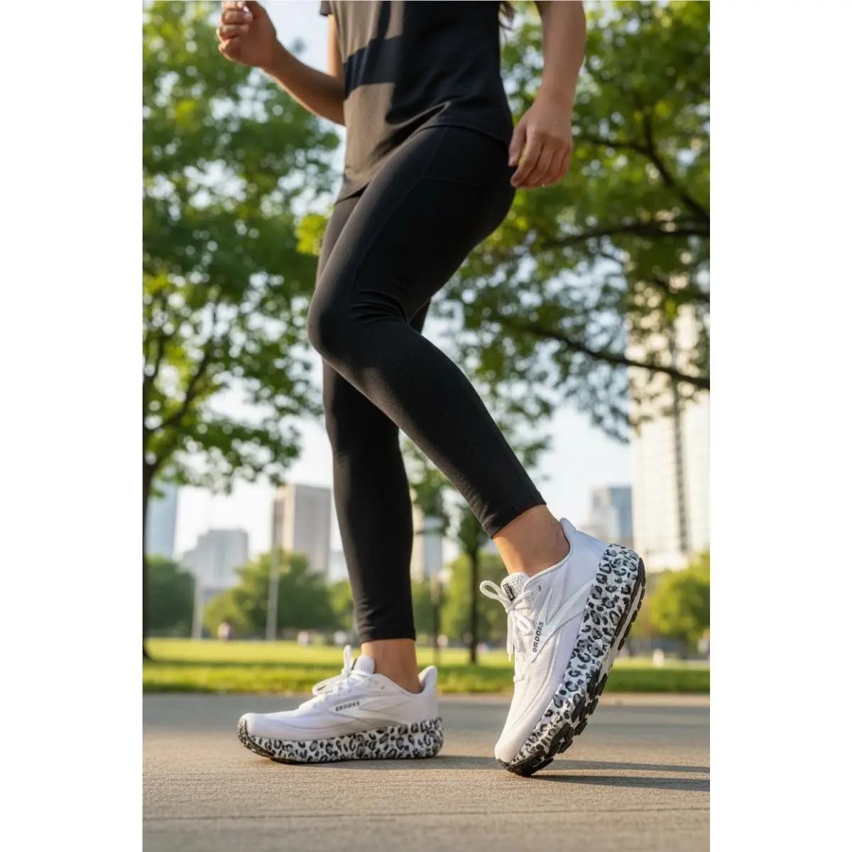 Brooks Revel 9 Black White Gray Leopard Print Low Top Women`s Sneakers Size 6.5