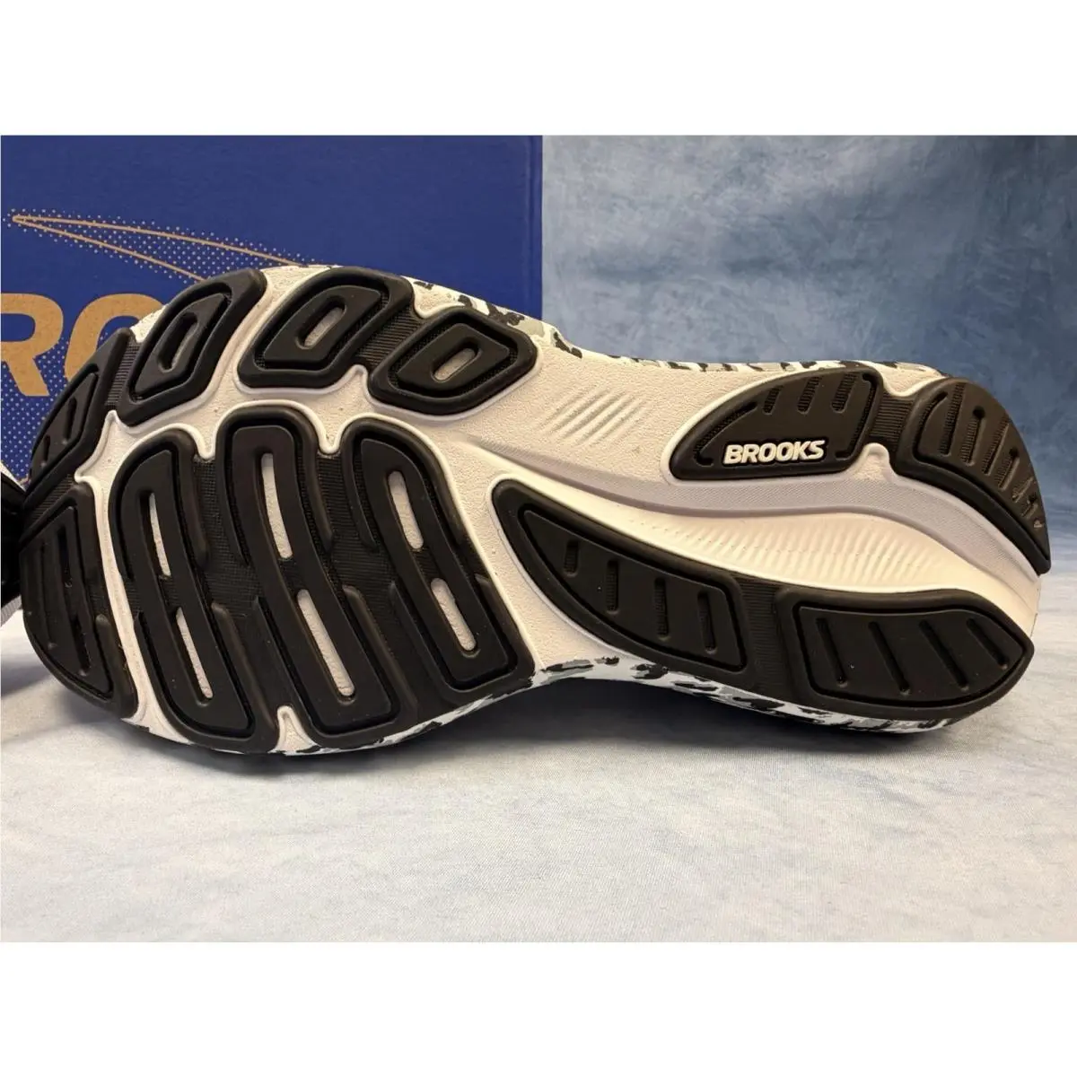 Brooks shoes - Brooks Revel 7 - Revel - 120489 1B 132 - White 8