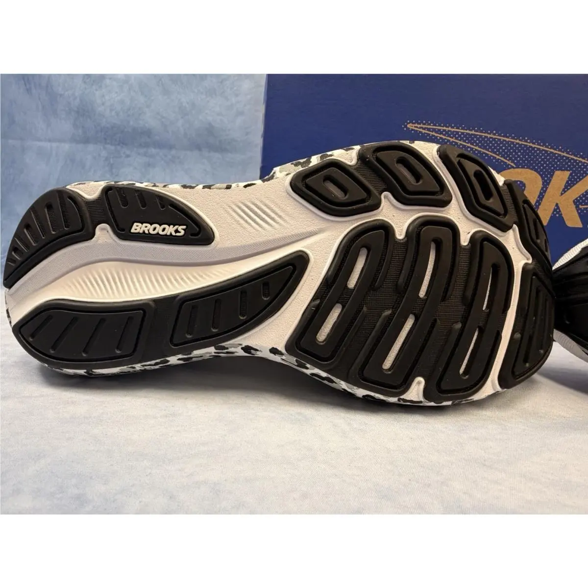 Brooks shoes - Brooks Revel 7 - Revel - 120489 1B 132 - White 9