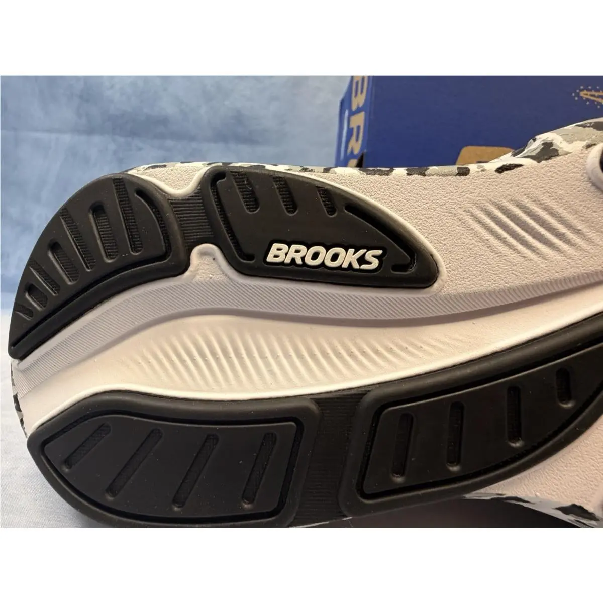 Brooks shoes - Brooks Revel 7 - Revel - 120489 1B 132 - White 10