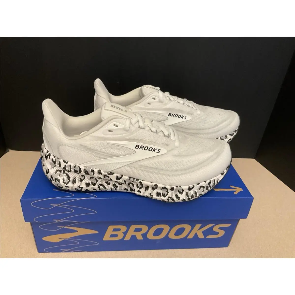 Womens Brooks Revel 9 White/gray/black Leopard Athletic Shoes. Size 6.5B - Multicolor