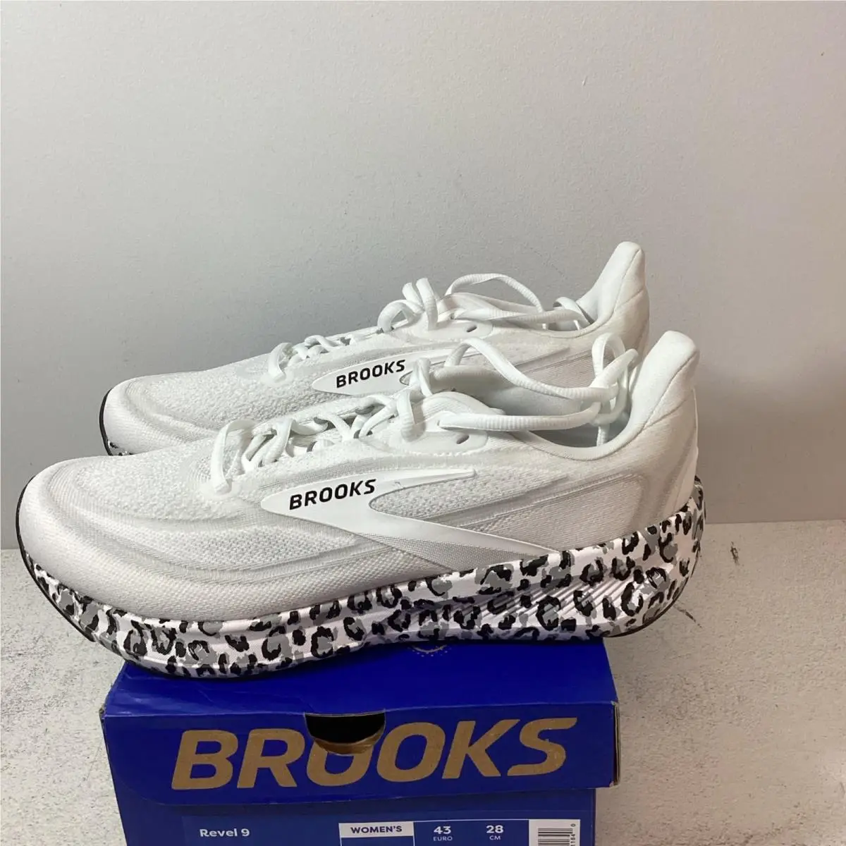 Brooks shoes - Brooks Revel - Revel - 120489 1B 132 - White, Gray, Black (UPC: 195394911640) 1
