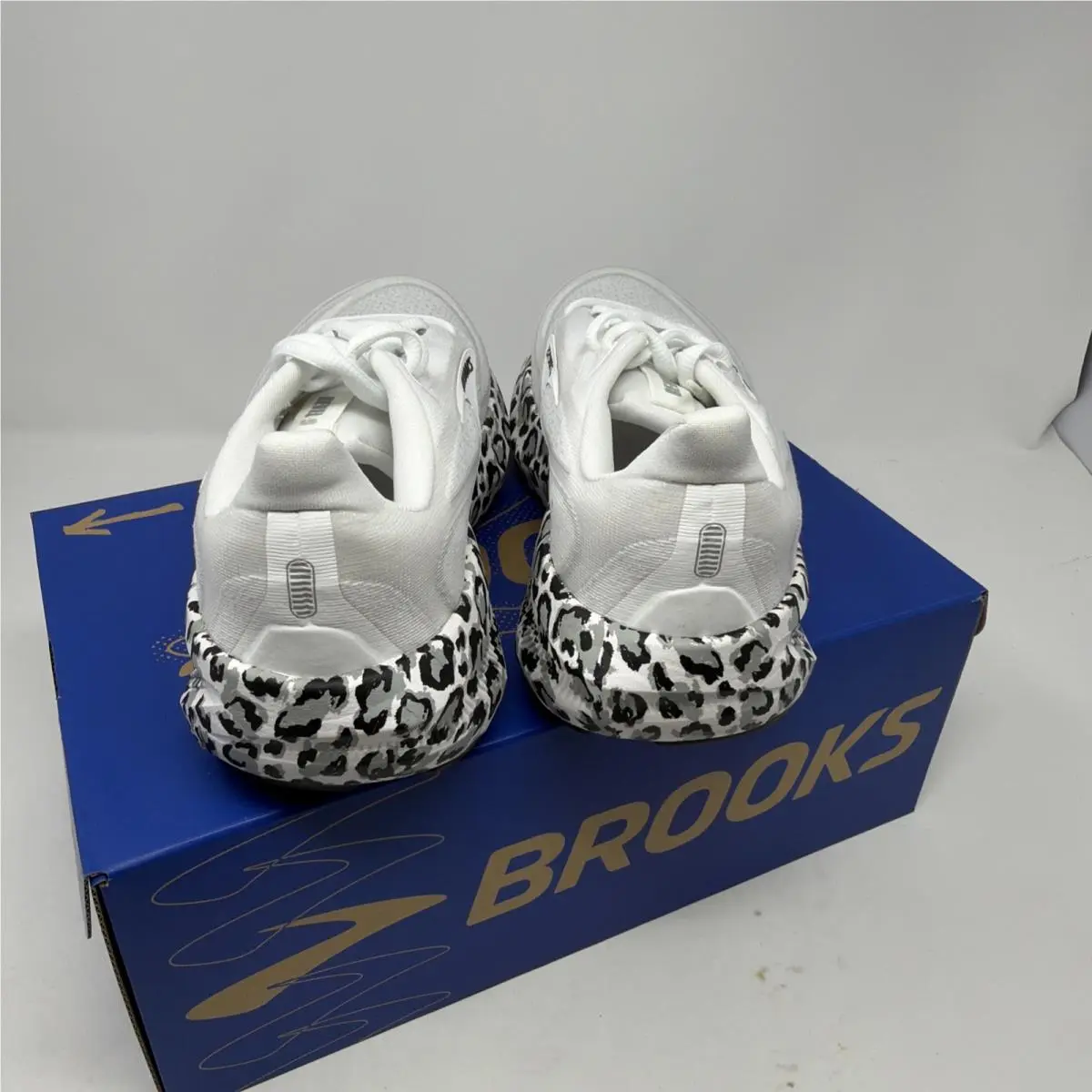 Brooks shoes - Brooks Revel 9 - Revel - 120489 1B 132 - White 3