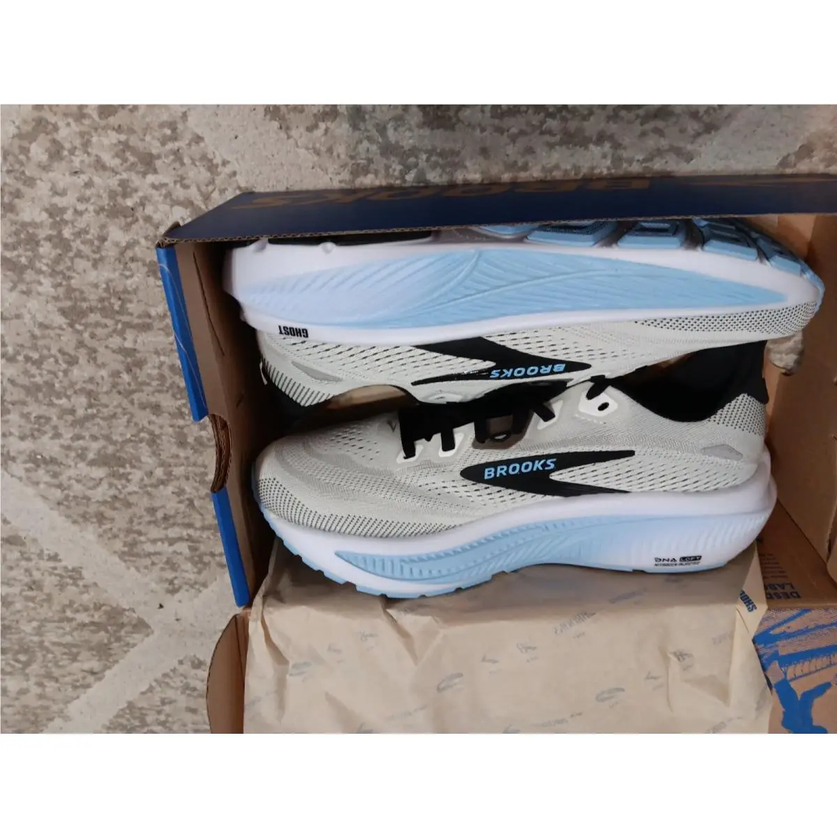 Brooks Ghost 18 Mens Size 7 D Medium White Black Open Air 1104931d172