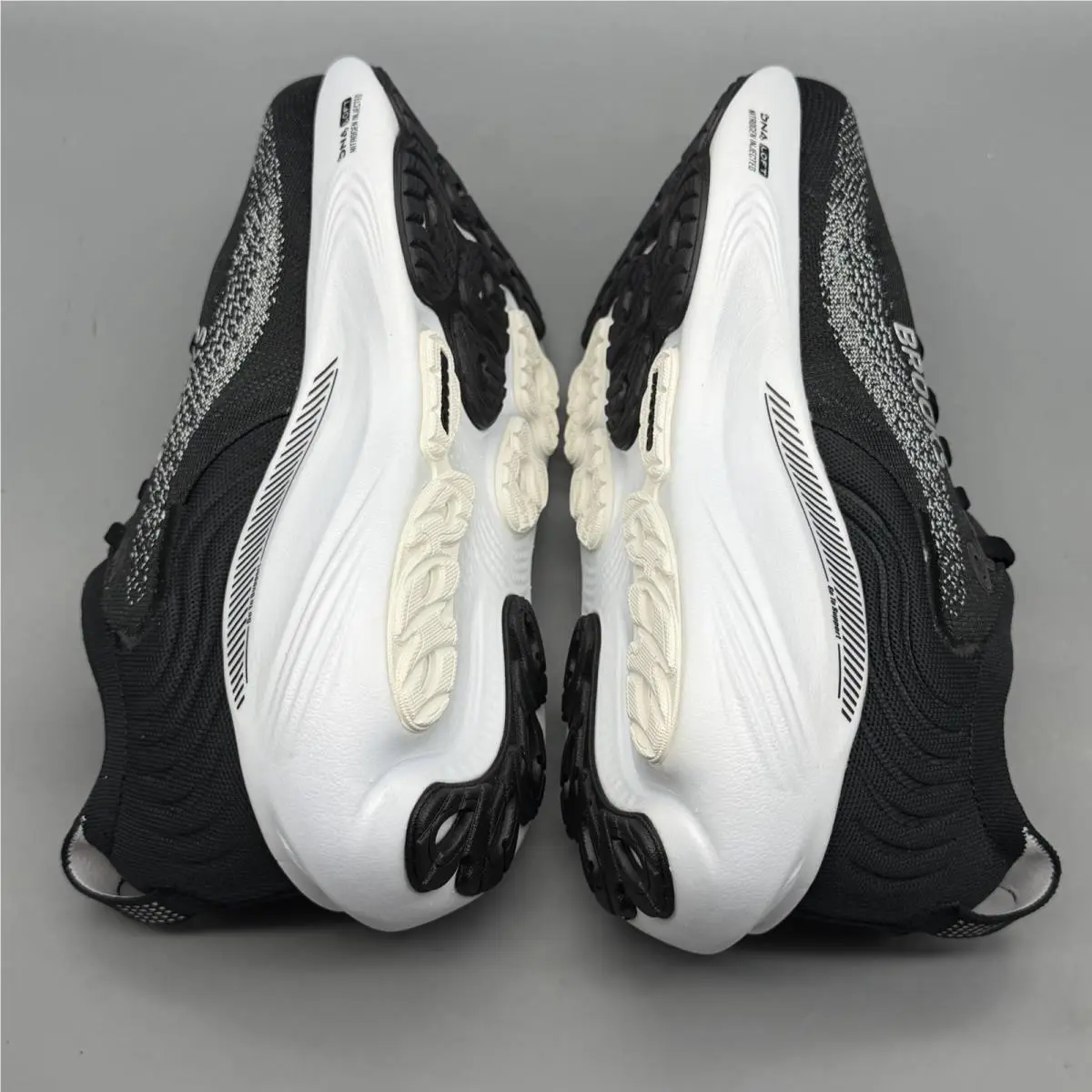 Brooks shoes - Brooks Adrenaline GTS 25 - Adrenaline GTS - 1204432E090 - Black (UPC: 0195394666885) 3