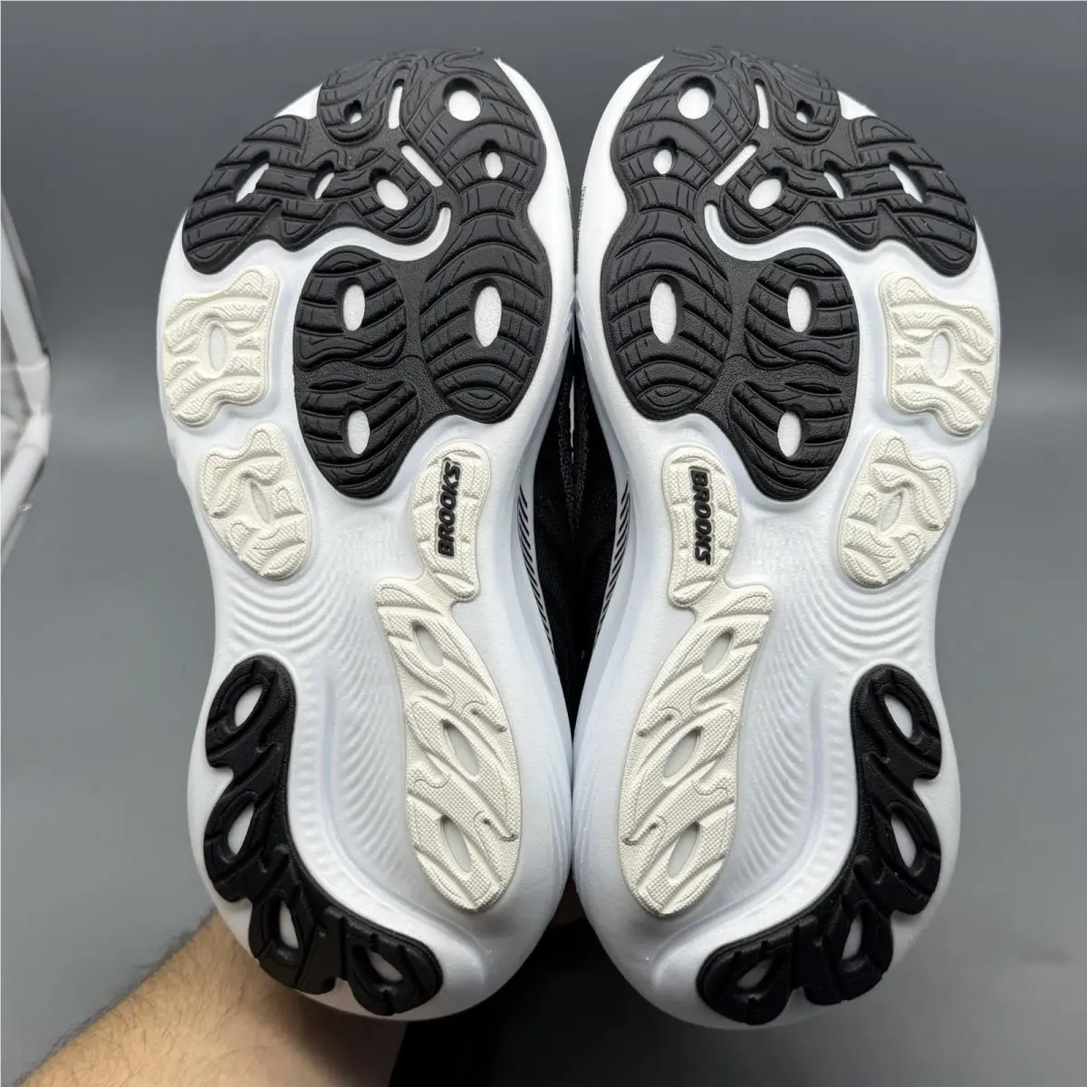 Brooks shoes - Brooks Adrenaline GTS 25 - Adrenaline GTS - 1204432E090 - Black (UPC: 0195394666885) 6