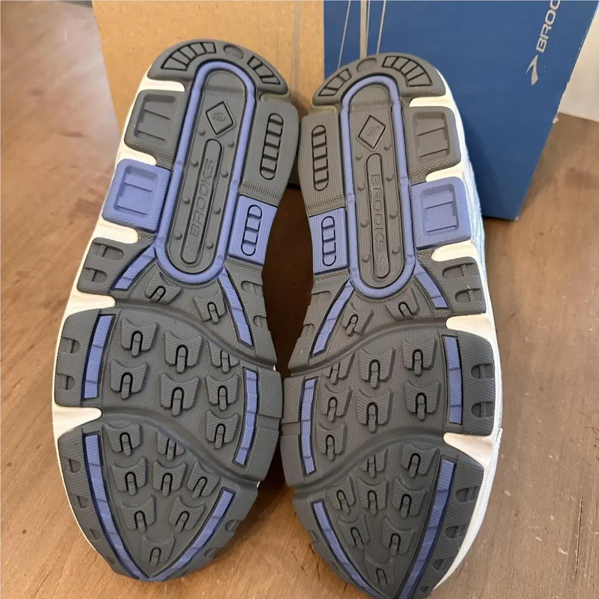 Brooks shoes - Unknown - Unknown - Silver 3