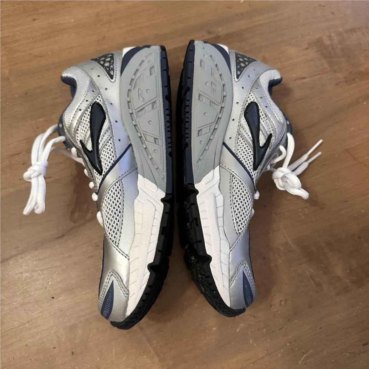 Brooks shoes - Brooks Addiction Walker 2 - Addiction Walker - 110100 1B 114 - Silver 1