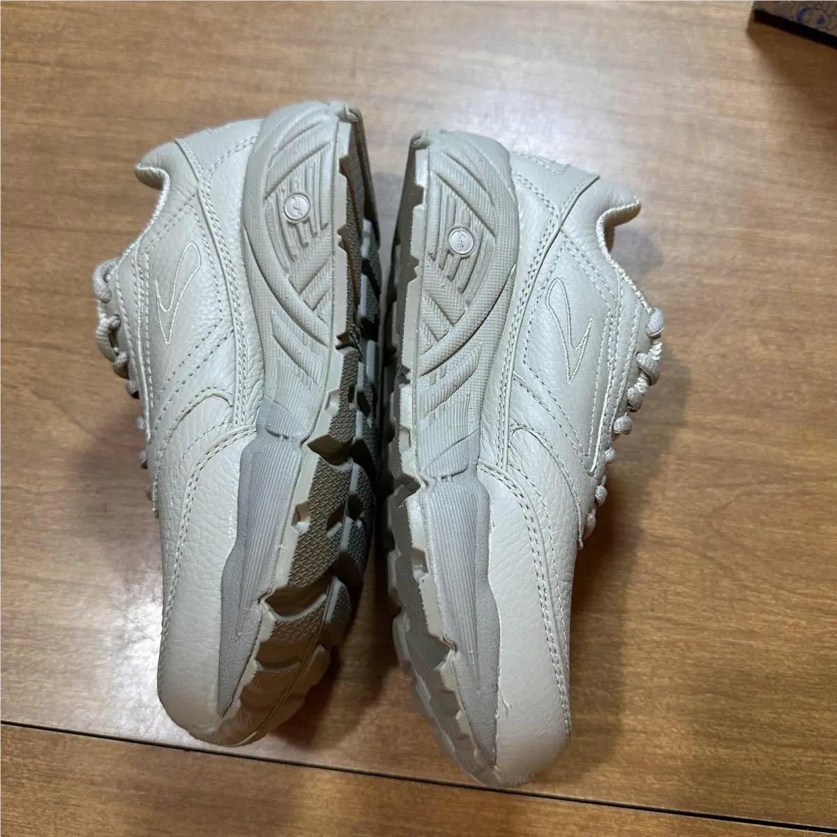 Brooks shoes - Unknown - Unknown - 120032 2A 121 - Beige 1