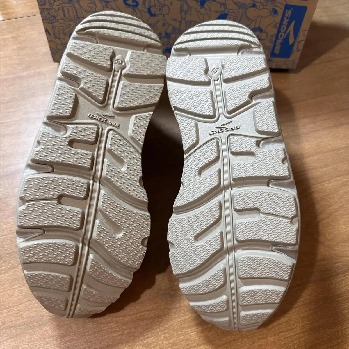 Brooks shoes - Unknown - Unknown - 120032 2A 121 - Beige 3