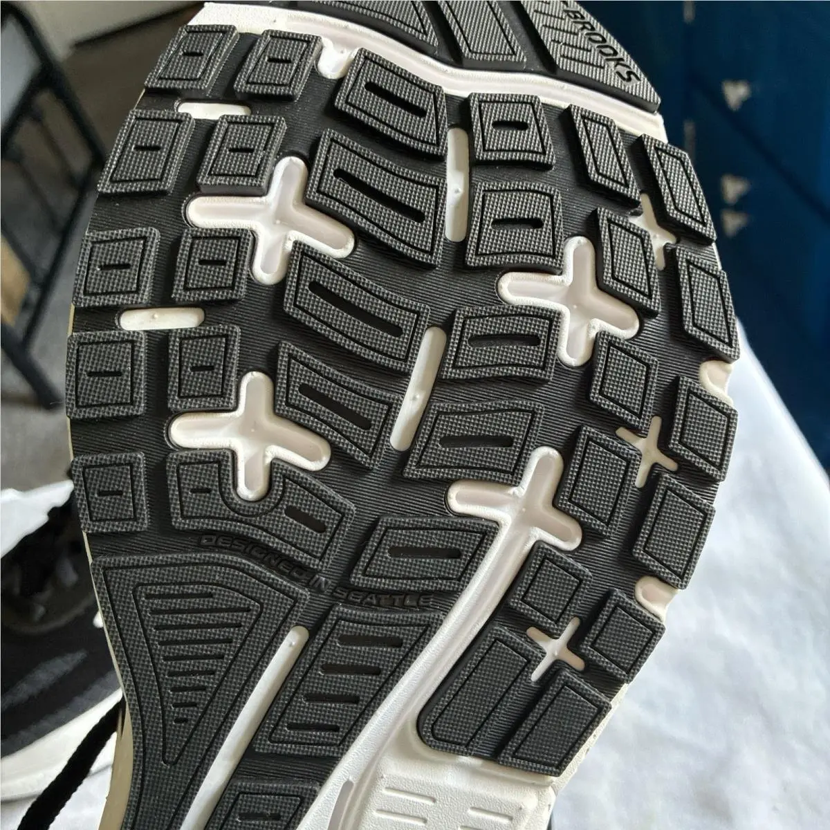 Brooks shoes - 1104521D090 - 1104521D090 - Black/Grey/White (UPC: 195394623574) 4