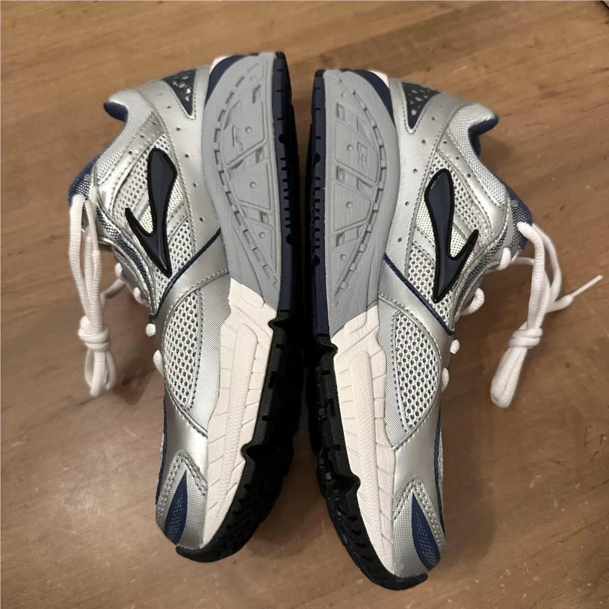 Brooks shoes - Brooks Addiction 10 - Addiction - Gray 1