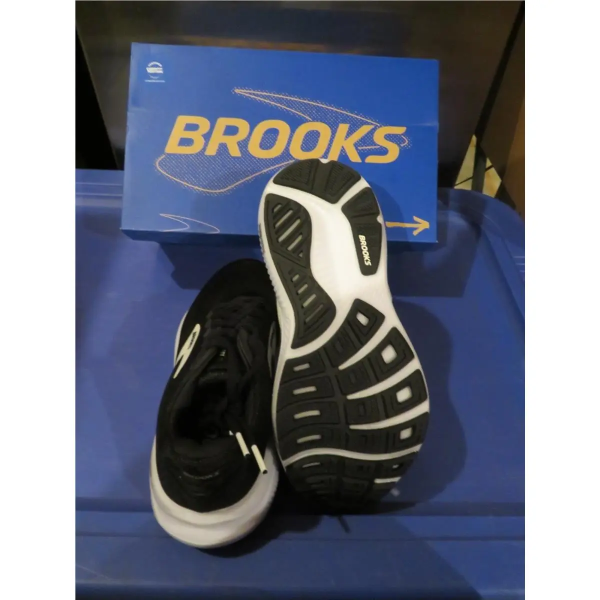 Brooks shoes - Black 1
